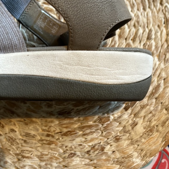 Sandals - Picture 8 of 8